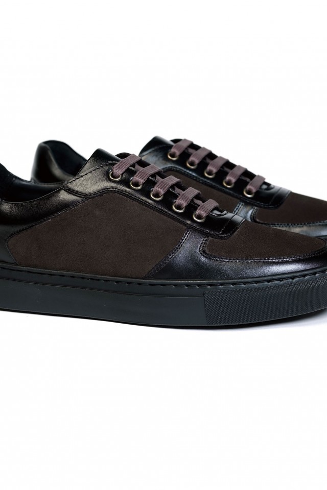 Black/grey suede trainer