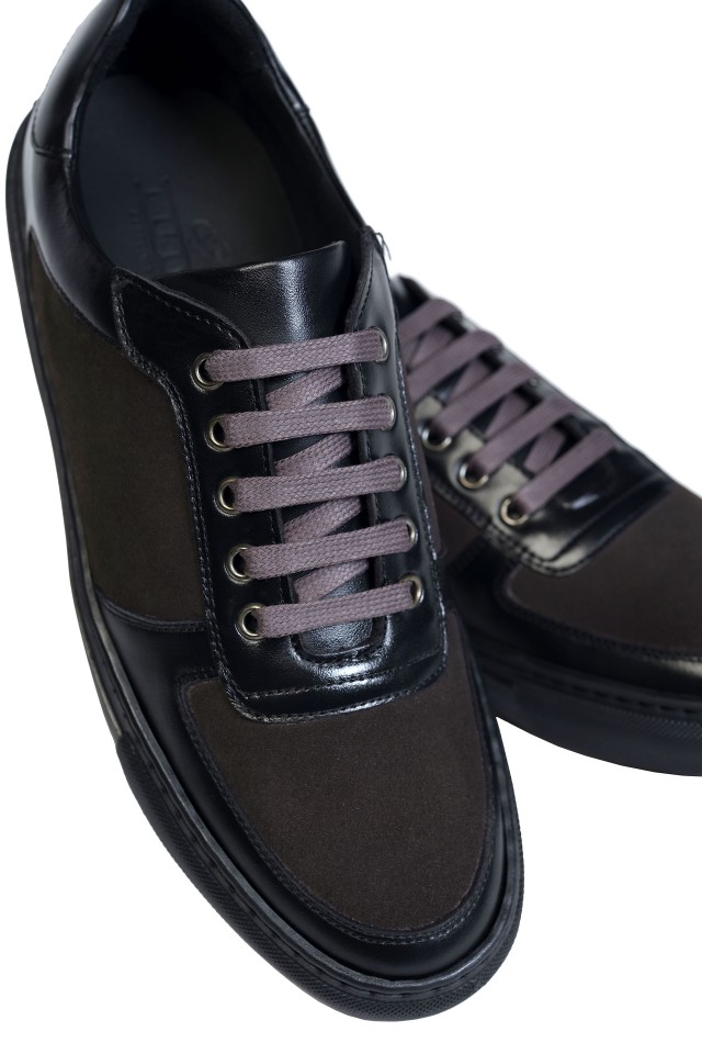 Black/grey suede trainer