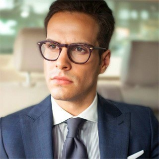 La patru ace: Ce costume poarta managerii